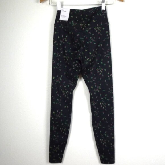 Nike One Luxe Leggings Women's Size XS Black Roses Dri-Fit Training - Picture 6 of 11